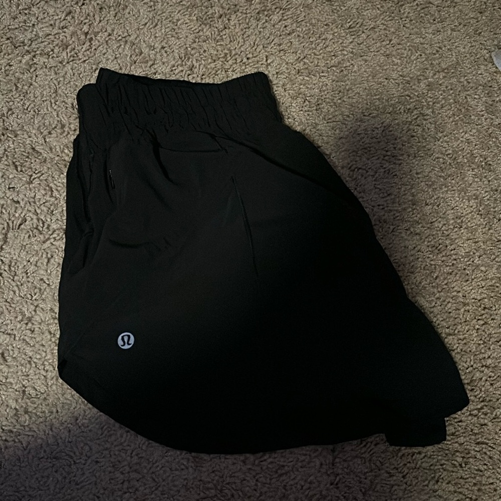 Lululemon track that short. High rise, 3 inch, Black